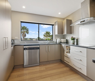 TRANQUIL COMFORT WITH VIEWS OF THE SEA! - Photo 4