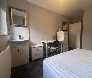 Knowle Road (room 2) , Burley, Leeds - Photo 2