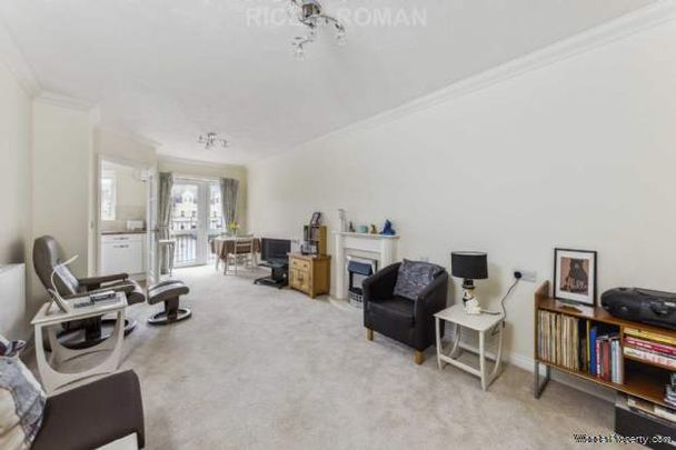 1 bedroom property to rent in Walton On Thames - Photo 1