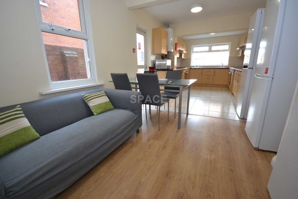 Basingstoke Road, Reading, Berkshire, RG2 0ET. - Photo 1