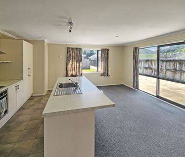 Stokes Valley Living - Photo 3