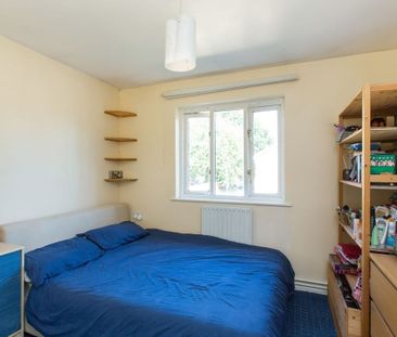 4 Bed Semi-Detached House, Ronnie Lane, E12 - Photo 4