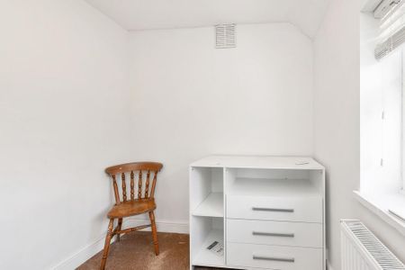 3 bedroom end of terrace house to rent - Photo 4