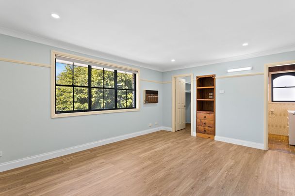 Extra large home + inground pool! - Photo 1