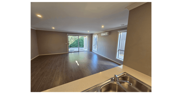 Ultra-Modern Luxury & High-Spec Living: The Ultimate Family Sanctuary in Cobblebank - Photo 1