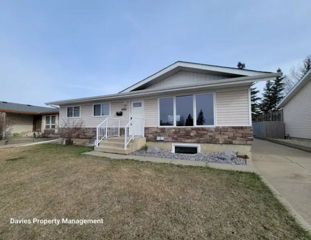 7424 41 Avenue NW - MAIN | 7424 41 Avenue Northwest, Edmonton - Photo 1