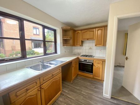 4 bedroom semi-detached house to rent - Photo 5