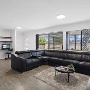 Charming and Spacious 5 bedrooms Home for Rent in Beautiful Daisy Hill Community! - Photo 3