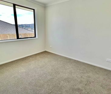 Easy-Care Home - Washer & Dryer Included! - Photo 1