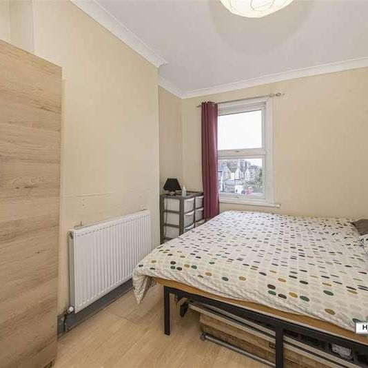 Boston Manor Road, Brentford, TW8 - Photo 1