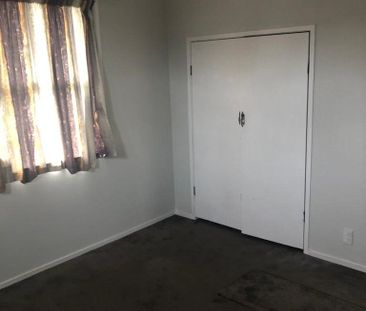 Fantastic 3-Bedroom Home in Central Papakura - Ideal for Your Exten... - Photo 5