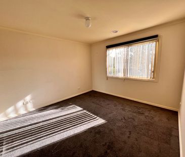 17 Forbes Grove, Oak Park, VIC 3046 - Photo 4