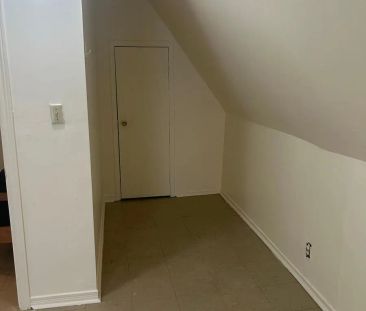 263 DUNDAS STREET E - Photo 2