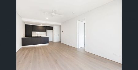 MODERN TWO-BEDROOM, TWO-BATHROOM APARTMENT - Photo 2