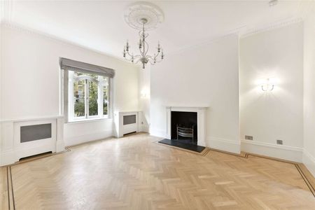 An expertly refurbished six bedroom house situated on this prestigious Knightsbridge garden square. - Photo 5