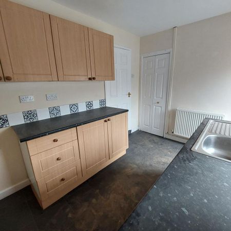 2 bedroom terraced house to rent - Photo 4