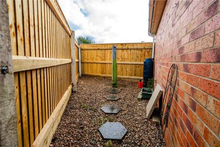 2 bedroom semi-detached house to rent - Photo 4