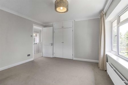 4 bedroom detached house to rent - Photo 4
