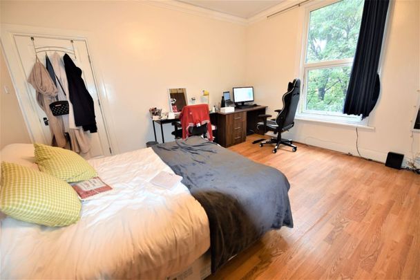 1 bedroom Flat in Victoria Road, Leeds - Photo 1