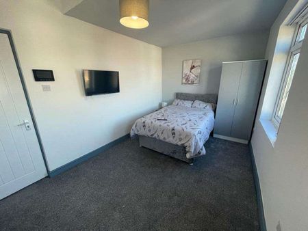 😍 Professional House Share In Swinton 😍 Room 1 - Photo 3