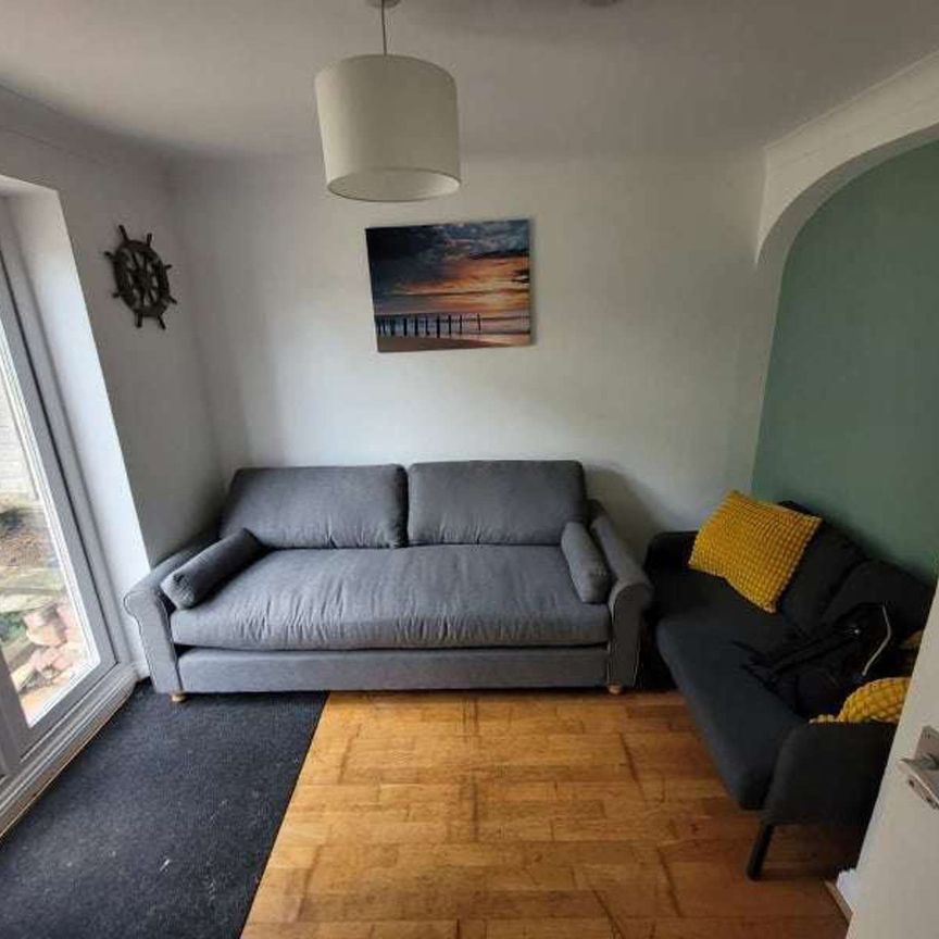 Old Hill Crescent Room 2 - Photo 1