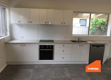 10 Cadell Avenue, Mayfield NSW 2304 - Photo 2