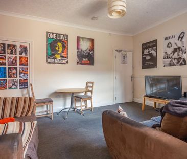 4 bedroom terraced house to rent - Photo 1