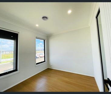 Convenient Tarneit Living – Near Schools, Station & Shops! - Photo 2