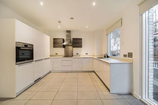 3 bedroom flat to rent - Photo 1