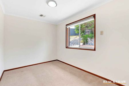 Spacious living with Solar - Photo 5