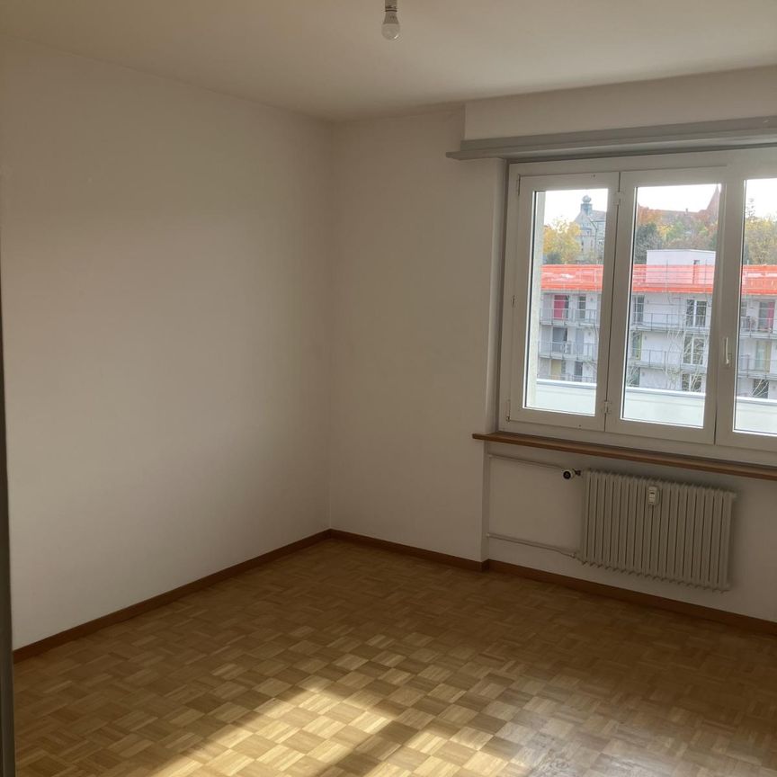 À louer - Bel appartement 4.5 pièces au 4ème étage - Photo 1