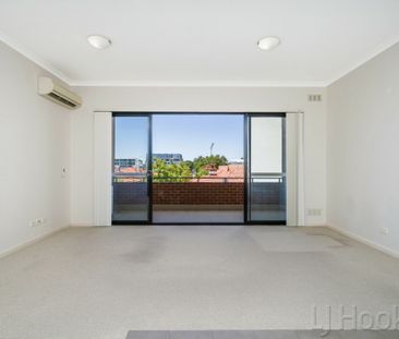 11/60 Newcastle Street, PERTH - Photo 1