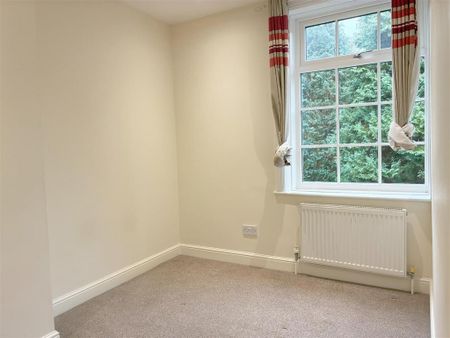 3 bedroom end of terrace house to rent - Photo 4