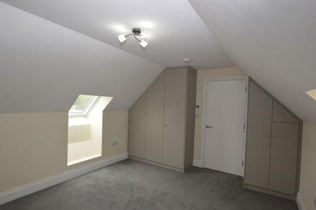 3 bedroom House To Let - Photo 2