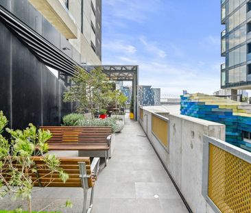 HARBOUR VIEW & LOCATION! - Photo 3