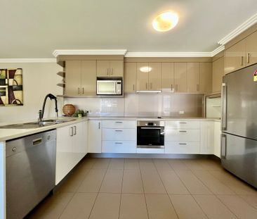 Stylish & Fully Furnished Duplex in Prime Catalina Location - Photo 3