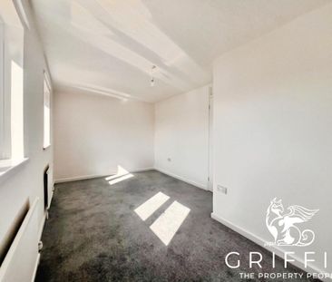 Monarch Close, Tilbury, RM18 - Photo 2