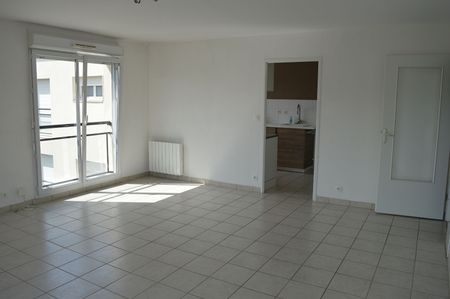 Location Appartement 3 pièces 79m² - Photo 3