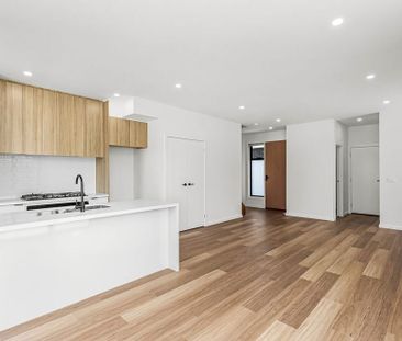 Beautiful Townhouse - Photo 4