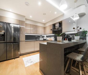 3 bedroom flat to rent - Photo 2