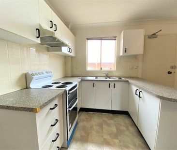 OVERSIZED TOP FLOOR ONE BEDROOM APARTMENT IN A BOUTIQUE SECURITY BU... - Photo 3