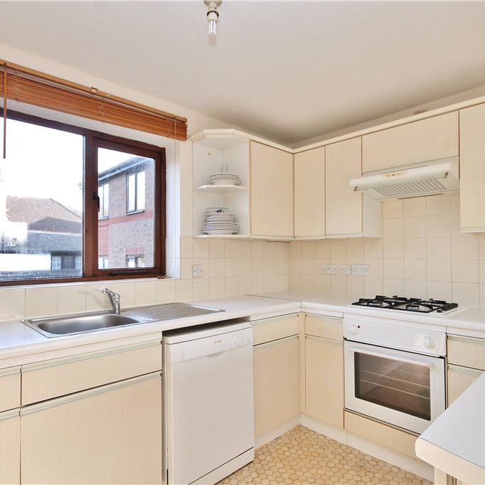 Fairfield Avenue, Staines-upon-Thames, Surrey, TW18 4AF - Photo 1