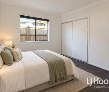 Contemporary Family Living - Ducted A/C - Study Nook - Photo 4