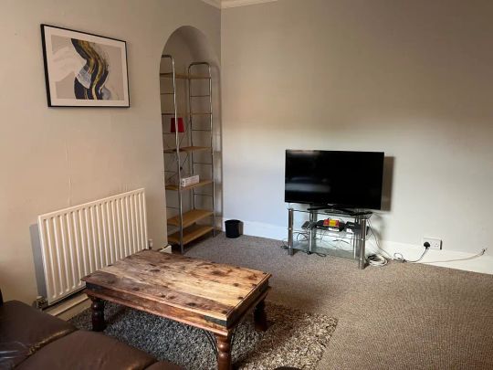 4 bedroom terraced house to rent - Photo 1