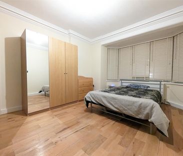 Riverview Gardens, Twickenham - Photo 1