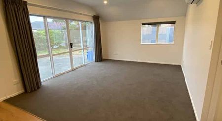Modern 2-Bedroom Property for Rent in Casebrook - Photo 2