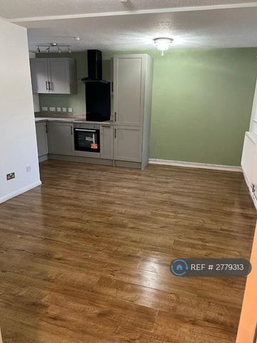3 bedroom flat to rent - Photo 2