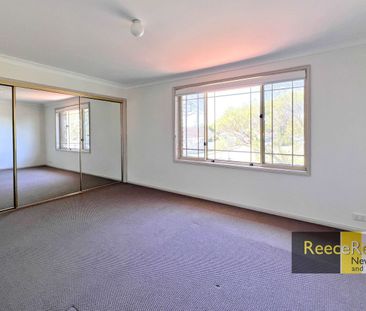 Neat and Tidy 2-bedroom townhouse! - Photo 2