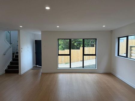 Brand New - Big 4 Bedroom Houses - Photo 2