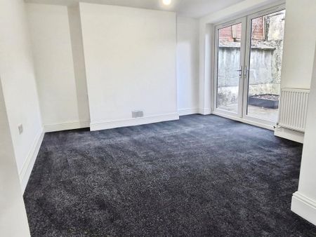 4 bedroom detached house to rent - Photo 3